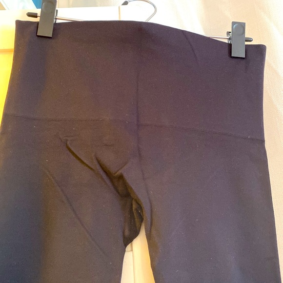 Spanx size L black capri like new - Picture 2 of 2